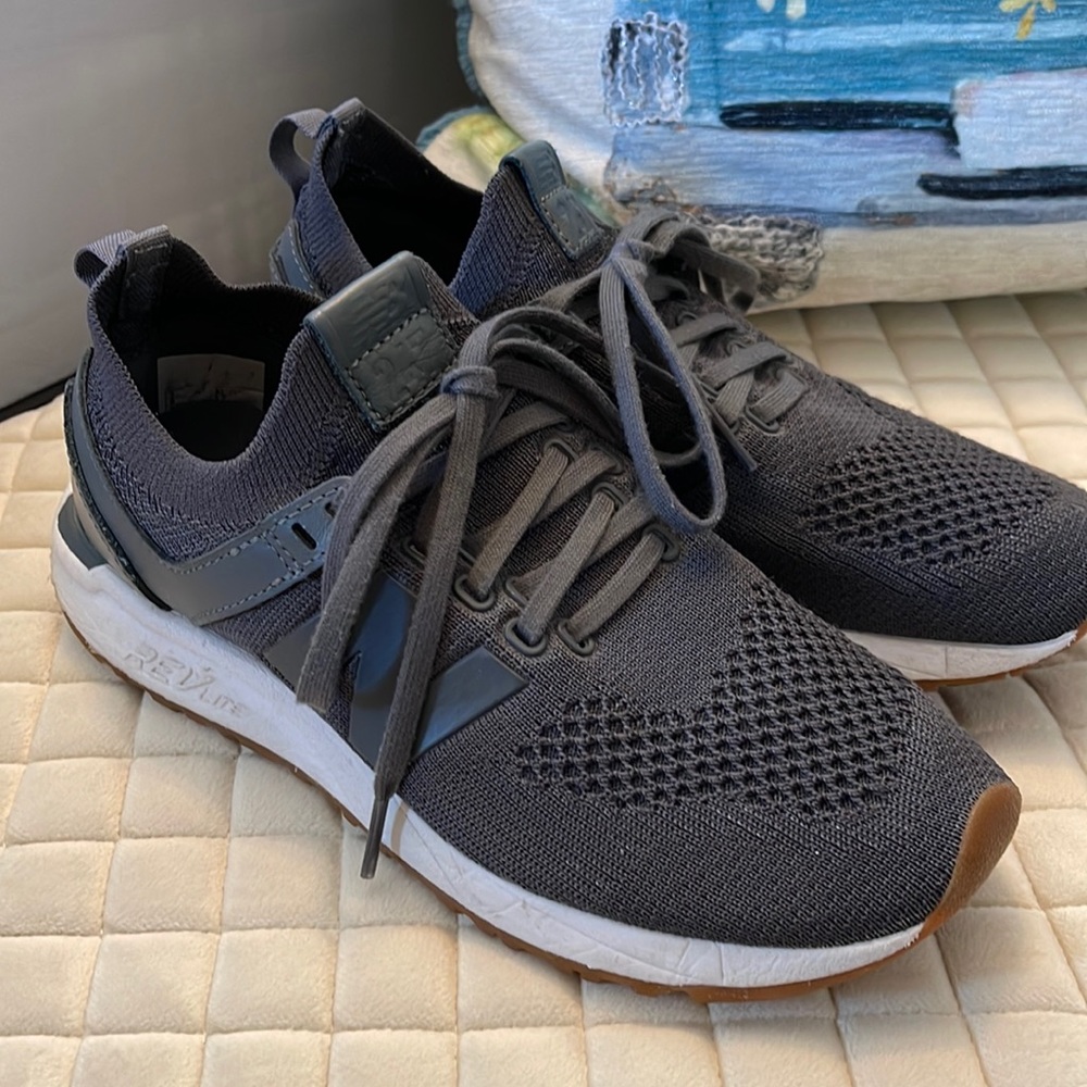 New Balance tennis shoes